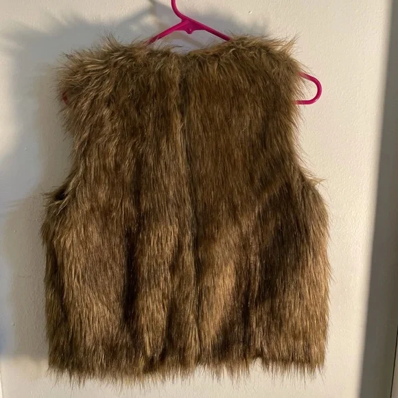 NWOT WD-NY Faux Fur Vest Size Small Make An Offer - Picture 3 of 8